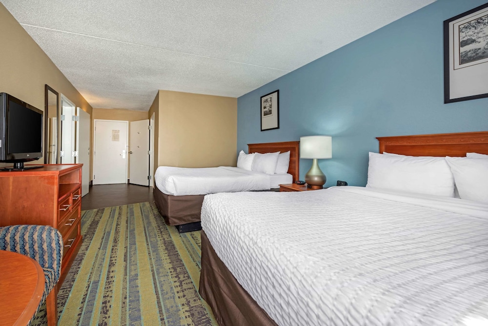 Lexington Vacations - Clarion Hotel Conference Center - North - Property Image 40