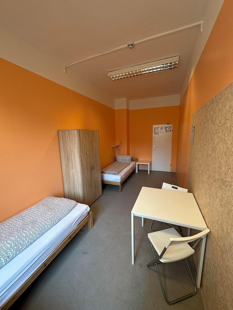 2-Rent Group Hostel Zimmer&Apartments GKP2
