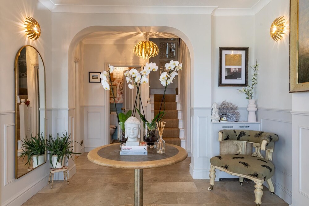 Seaview House - 5 Bedroom - Southgate