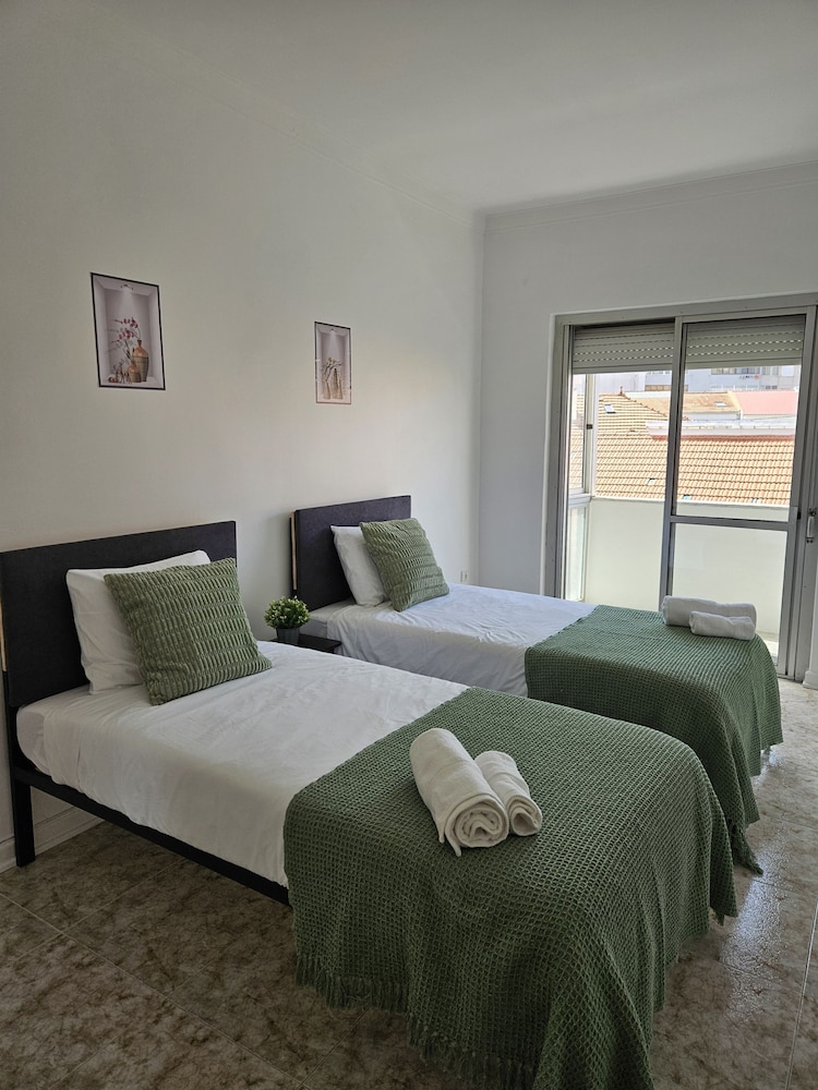 Light Spacious Almada Apartment