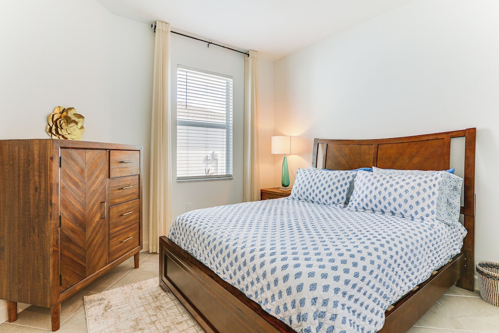 15 Mi to Downtown Fort Myers: Golf Getaway