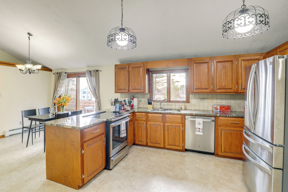 Peek-a-boo Lake Views & Yard: Windham Home