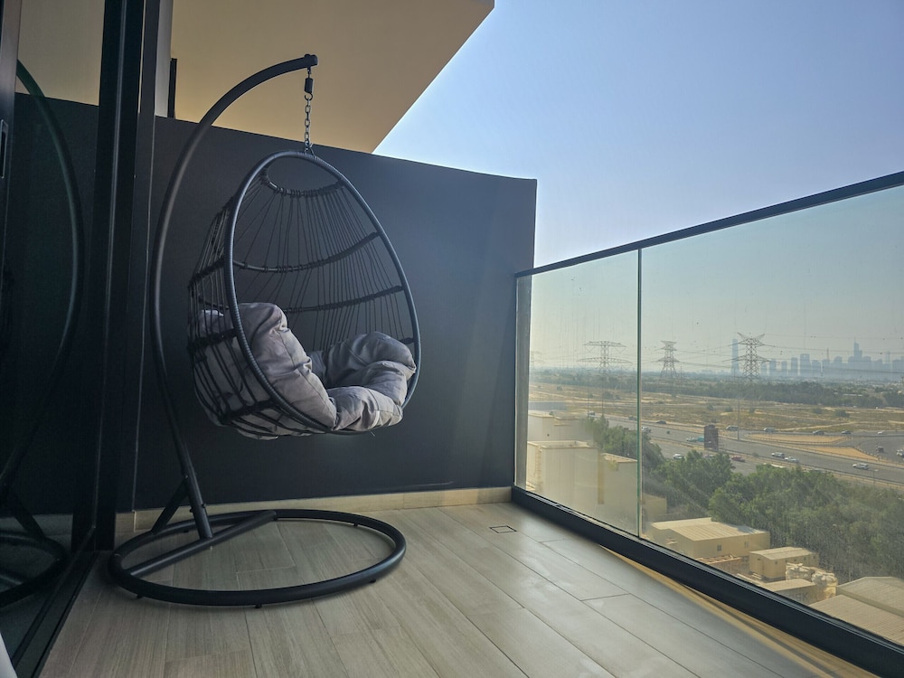 Easygo- Stylish 1bdr Binghatti Corner