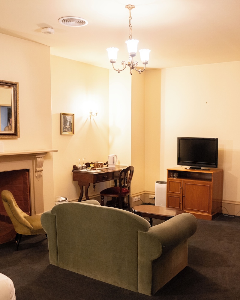 The Macquarie Hotel