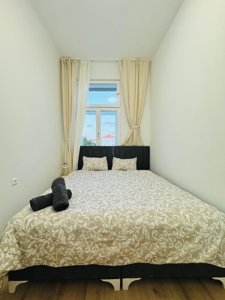 Stylish 4BR Apt Near Westbahnhof