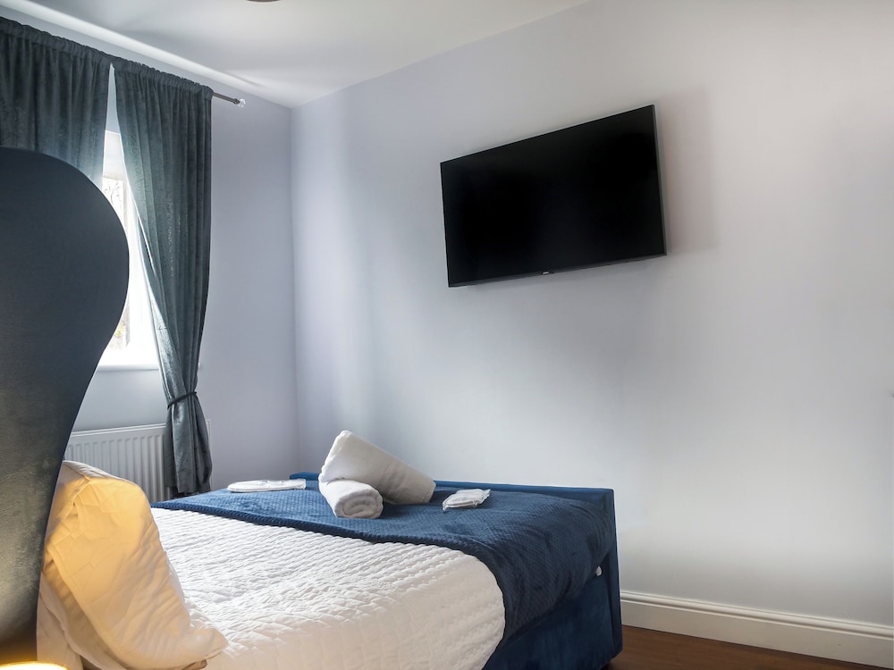 Spacious 6 Bedroom House in Bexleyheath