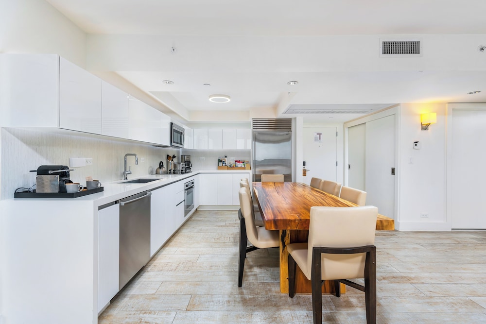 Luxury Vacation Rentals at 1 Hotel & Homes by LRMB