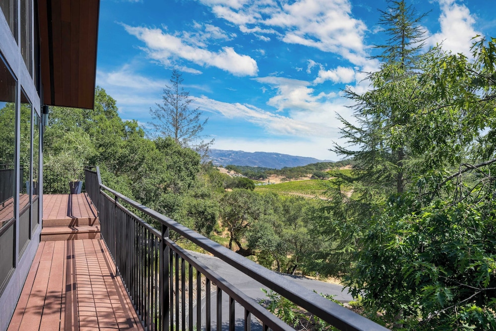 Kenwood Vista by Avantstay 7acres w/ Pool, Fire Pit, Vineyard Views