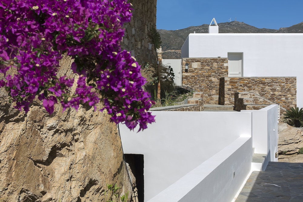 Far Out Hotel & Spa