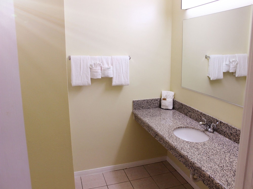 Pasadena Rose Inn - Property Image 11