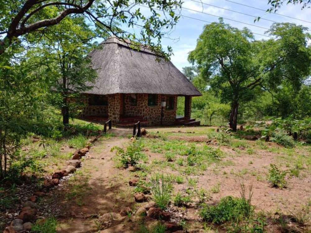Charming Bush Chalet 2 on This World Renowned Eco Site 40 Minutes From Vic Falls Fully Catered Stay - 1976 view 4