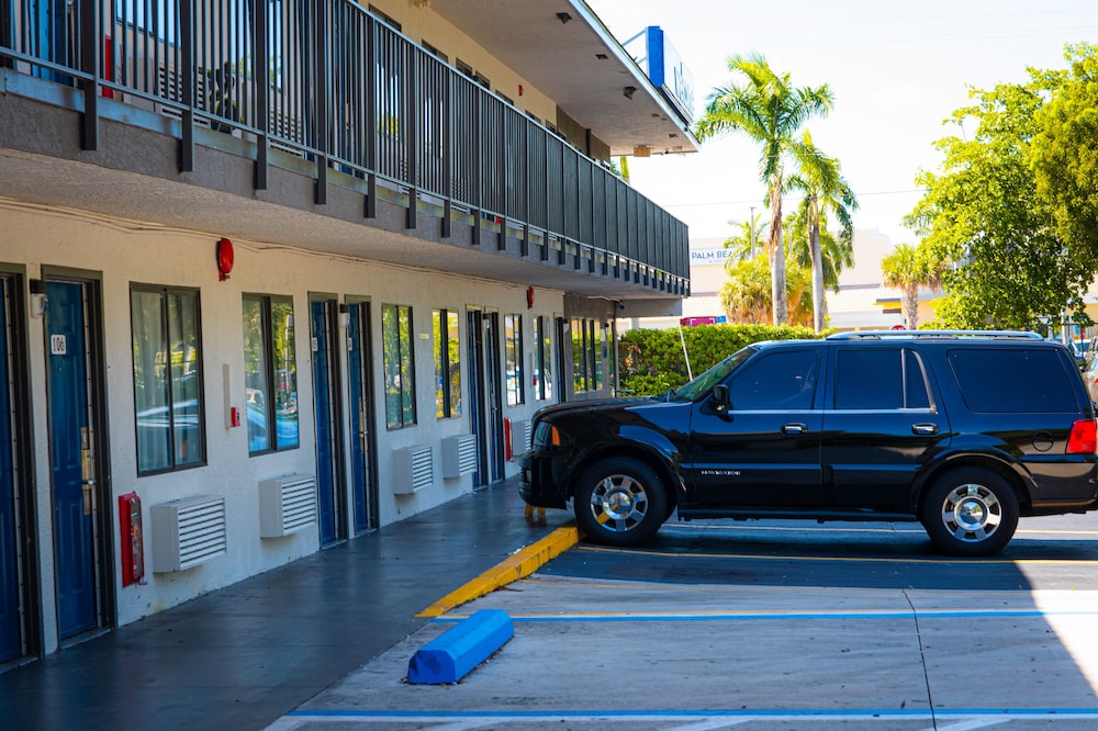 Motel 6 Lantana, FL