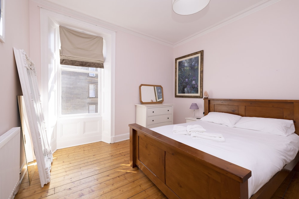 JOIVY Gorgeous 1-Bed Flat With A Shared Garden view 4