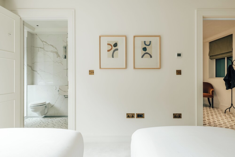 Claridge House by SLO