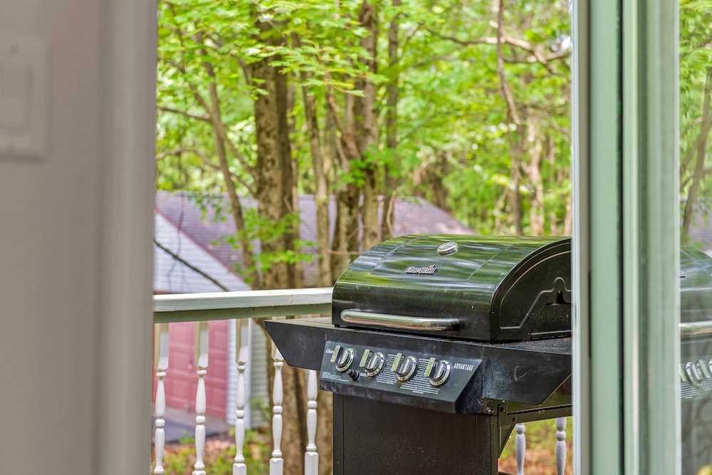 Ridge Retreat by Avantstay Game Room Covered Porch Fire Pit