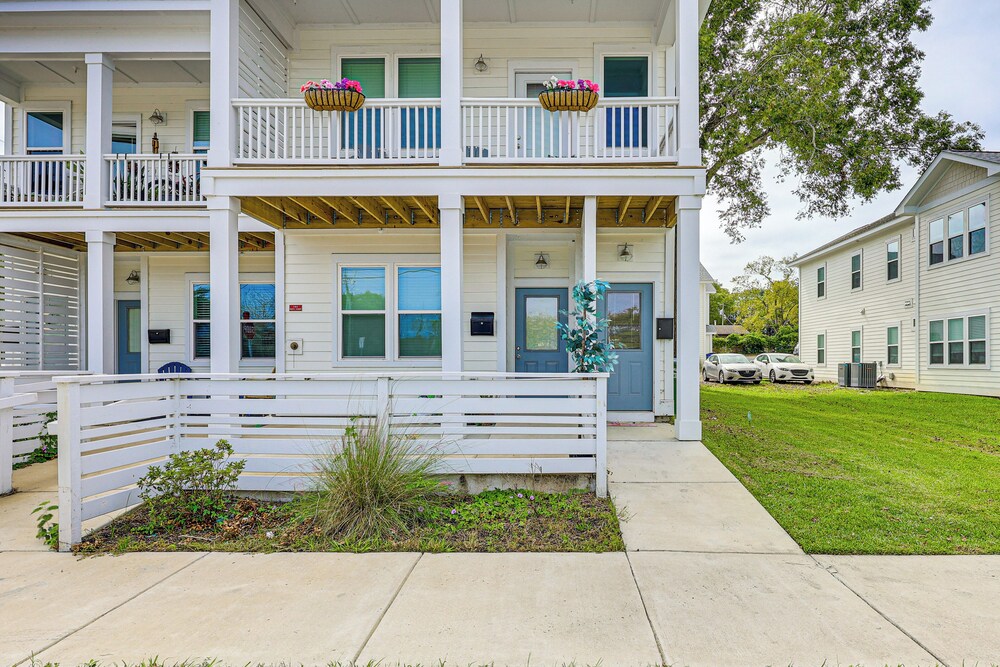 Walk to Riverfront District: Bright Wilmington Apt view 3