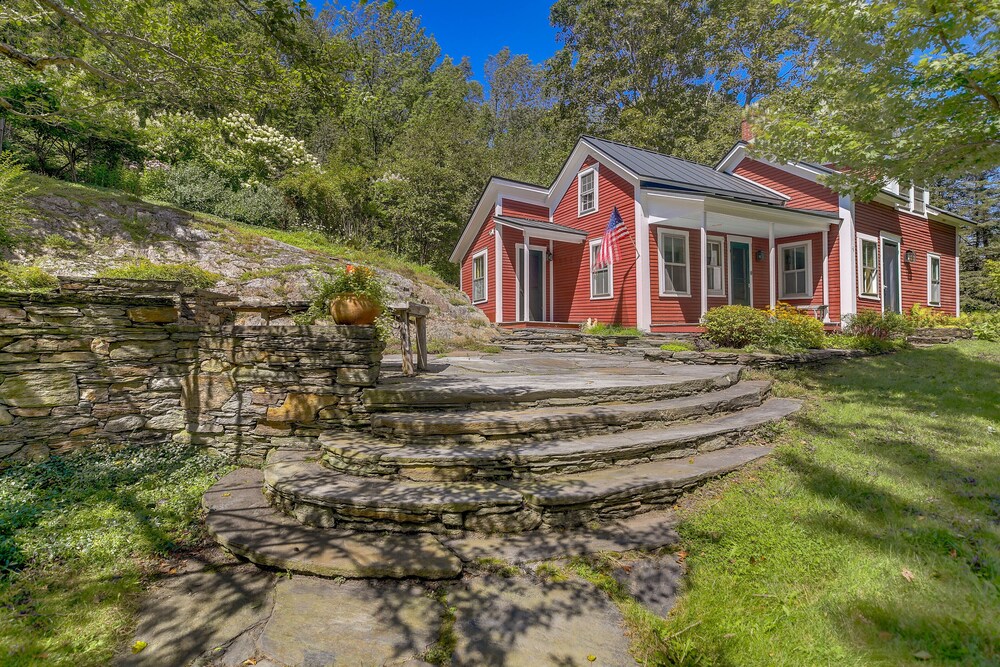Warren Vacation Rental ~ 3 Mi to Sugarbush Resort! view 2