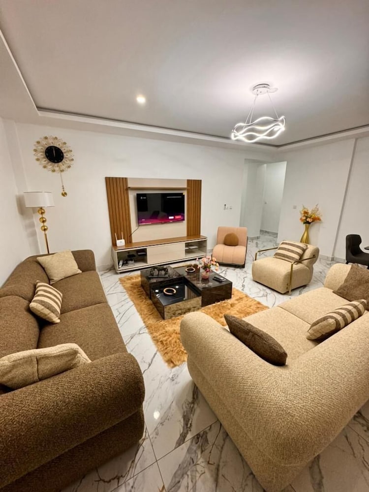 Everluxe Residence