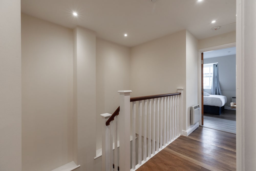 Comfy Apartments in Queensway