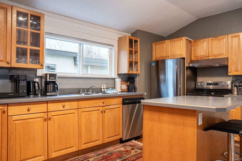 509 Mackenzie by Revelstoke Vacations - Image 2