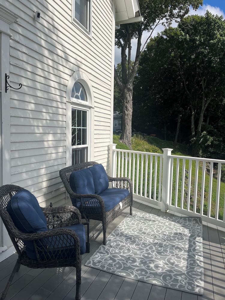 Pressey House Lakeside Bed & Breakfast