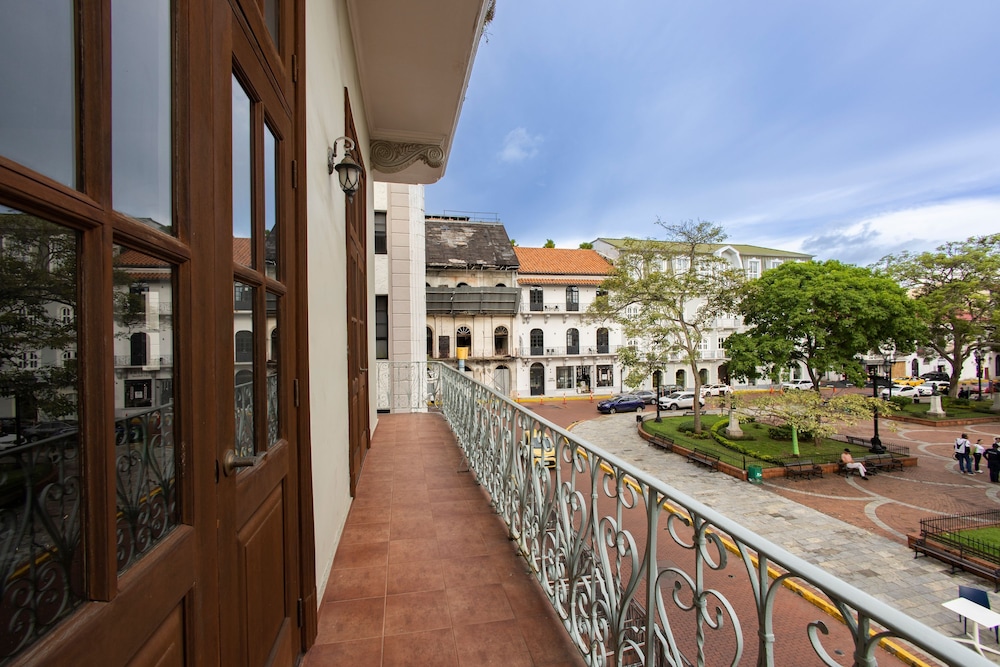 The Plaza Catedral Views by Acomodo Casco Viejo
