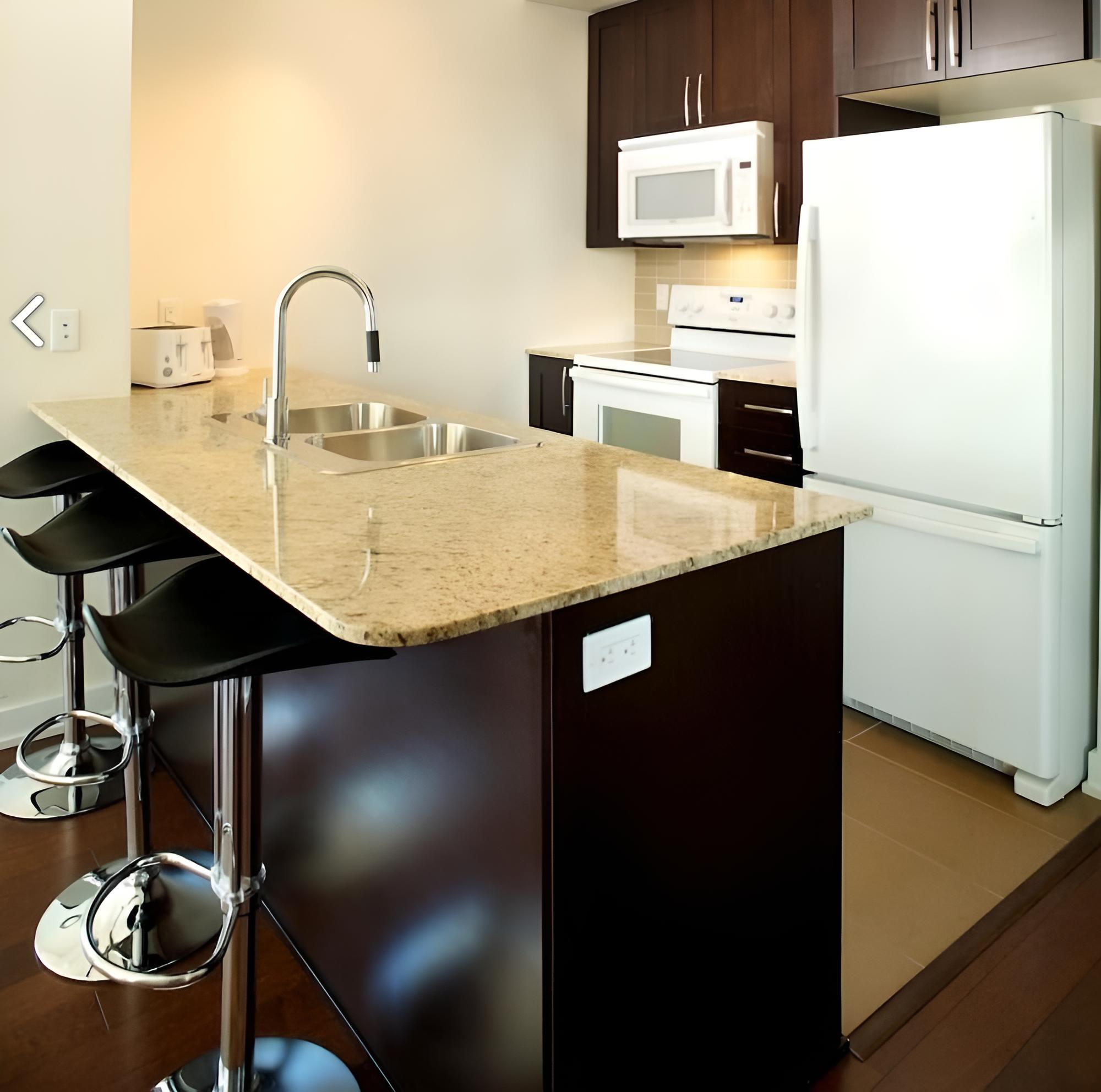 Pathway Luxury Suites - 4099 Brickstone