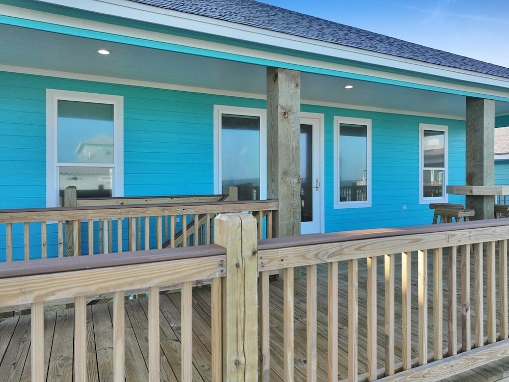 Salty Sunrise 4 Bedroom Home