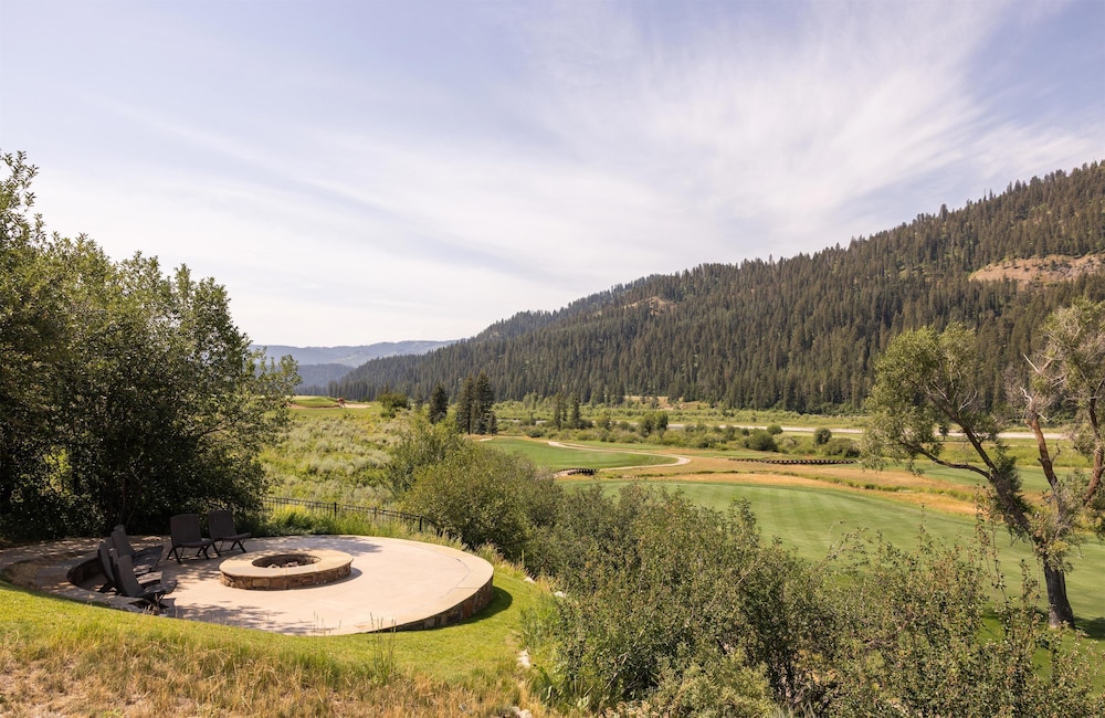 The Cabins At Snake River Sporting Club