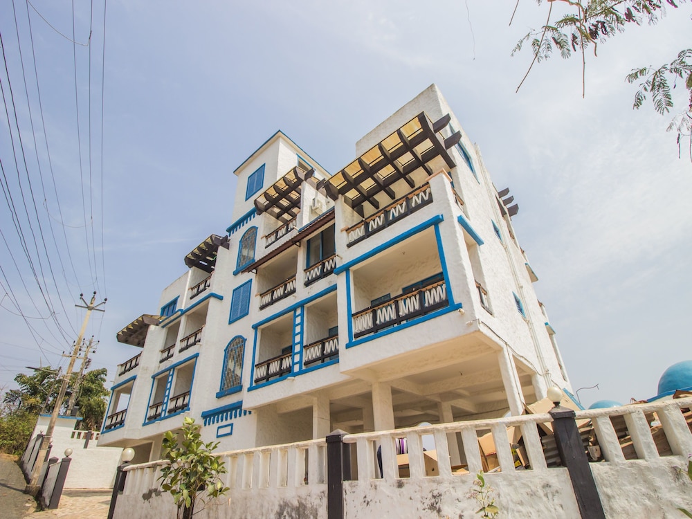 OYO 11900 Home Exotic 3BHK Bambolim