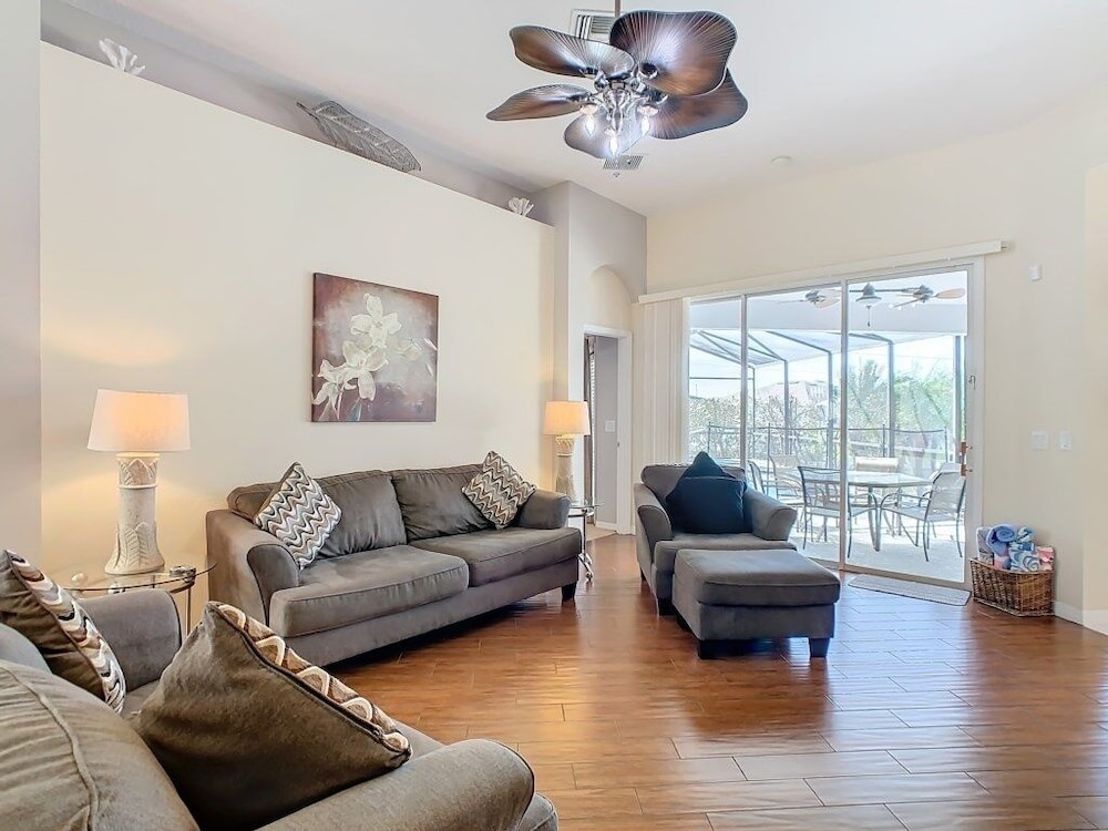 Spacious 5br Home W/ Private Pool+spa In Scenic Davenport Location 5 Bedroom Villa