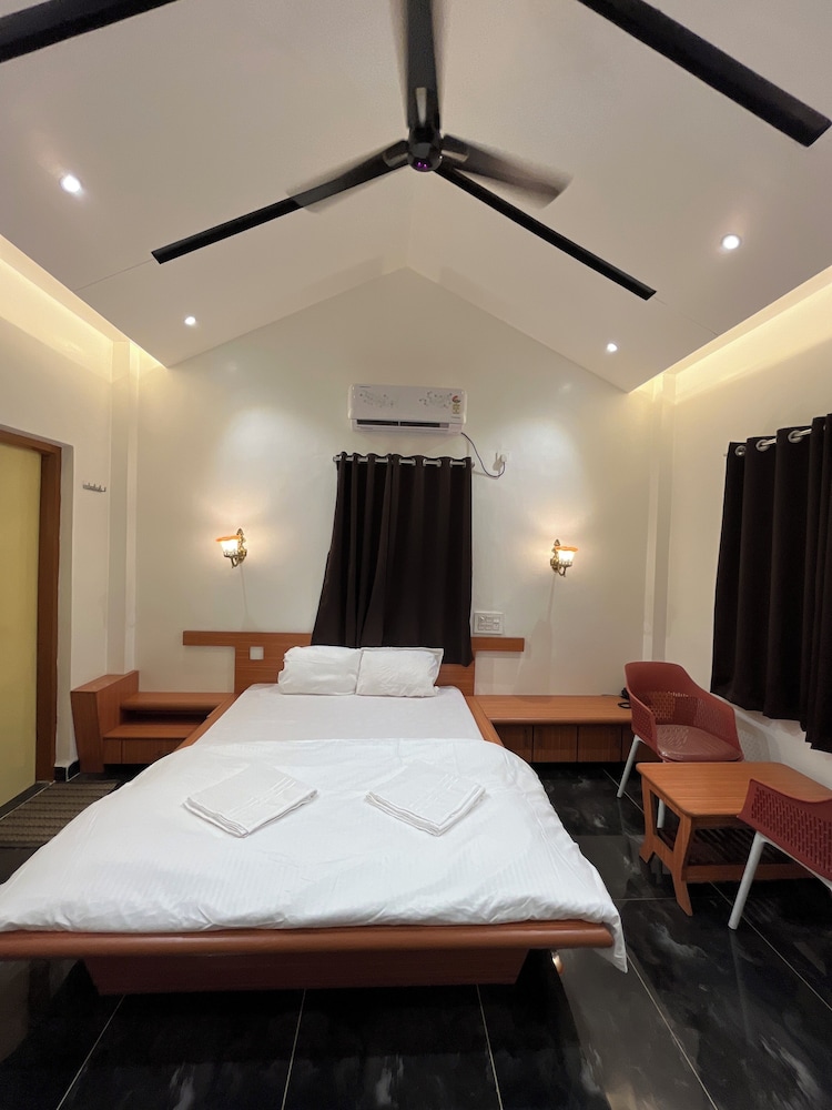 Amrapali Resort
