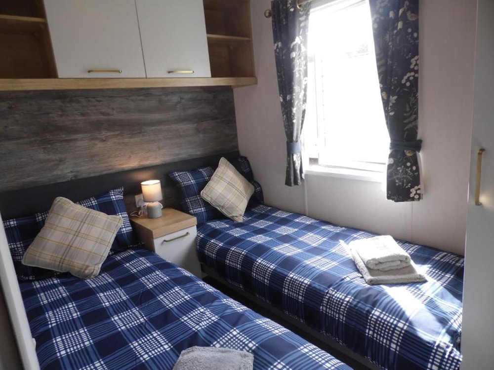 Lovely 2-bedroom Lodge set in Beautiful Norfolk view 3