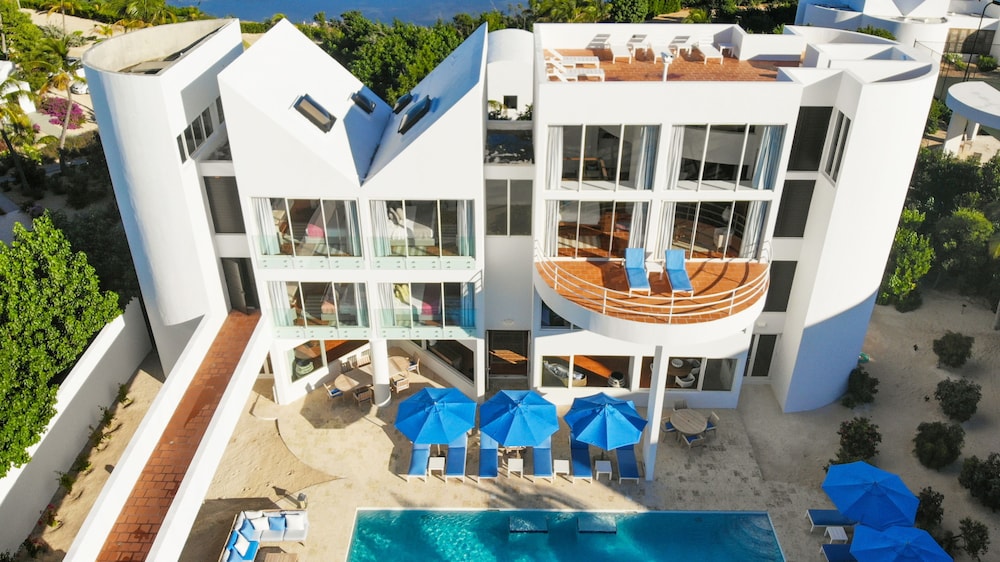 Altamer Resort