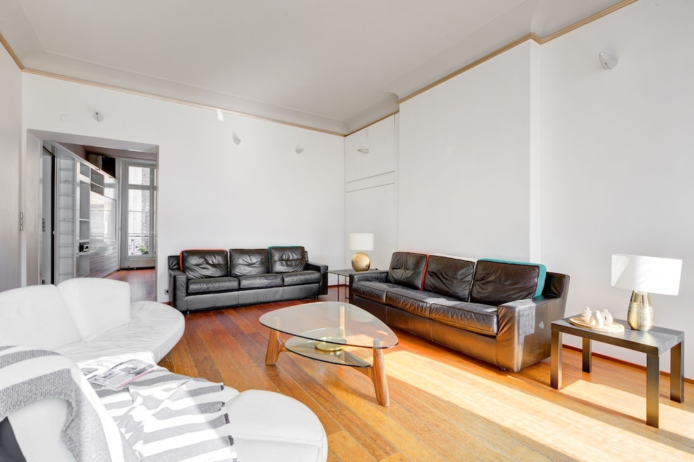 Le Marais & Place de la Republique 3BR