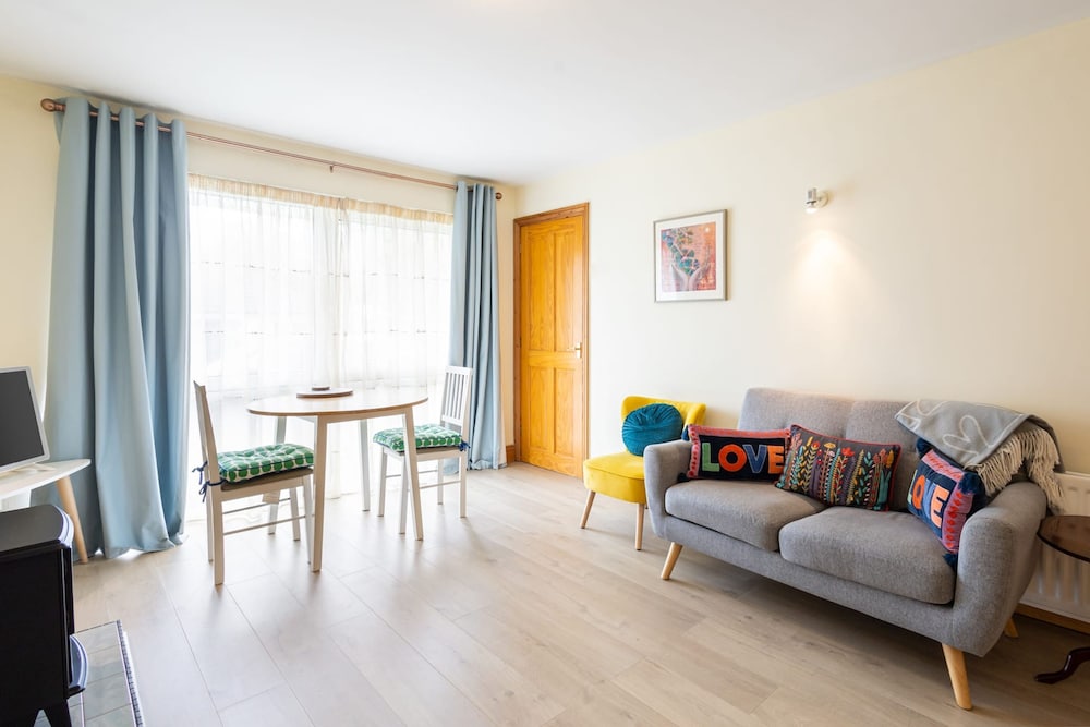 Host Stay Riverbank view 4