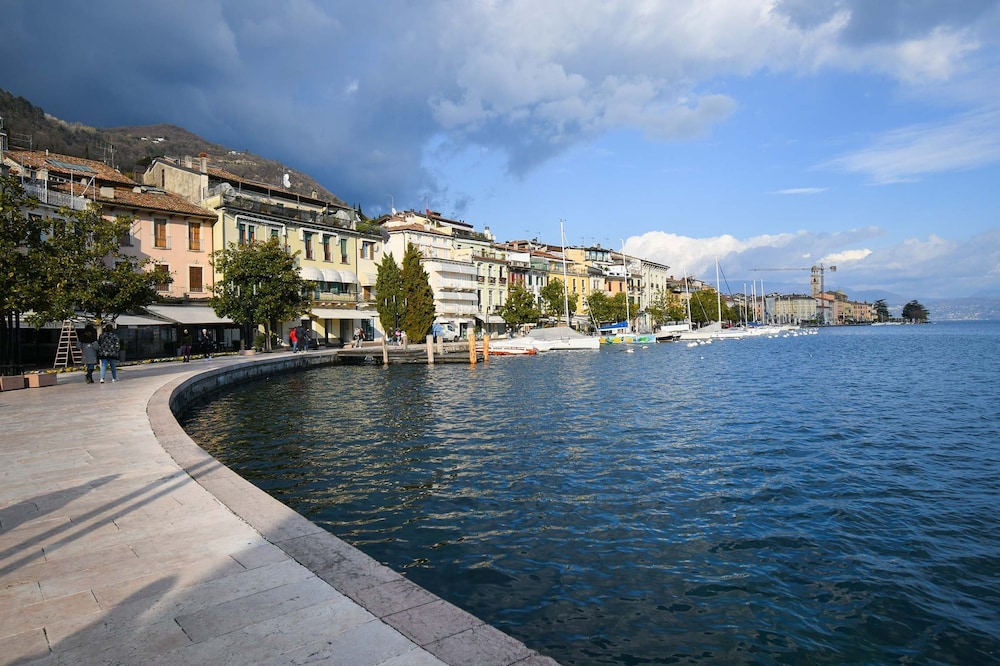 Romantic Benaco Sal - App 01