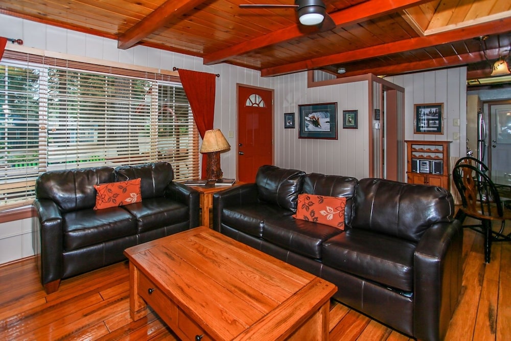Bear Mountain Escape 2 Bedroom Apts by RedAwning
