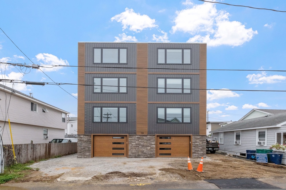 New Luxury 4 Bed Condo Perfect for Winter Rental