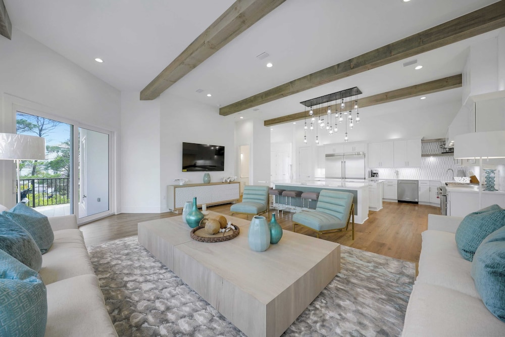 Sleeps 39 2 Luxe Homes w/ Free Golf Cart, Private Pool+spa 3 Blocks to Beach