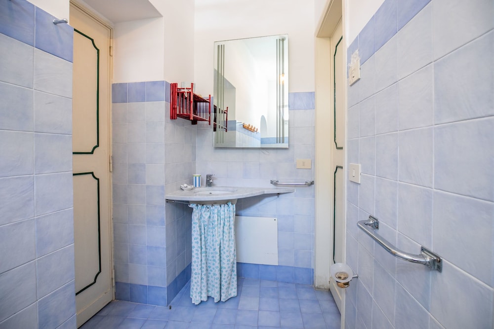 Terrazza Positano en Positano — bathroom