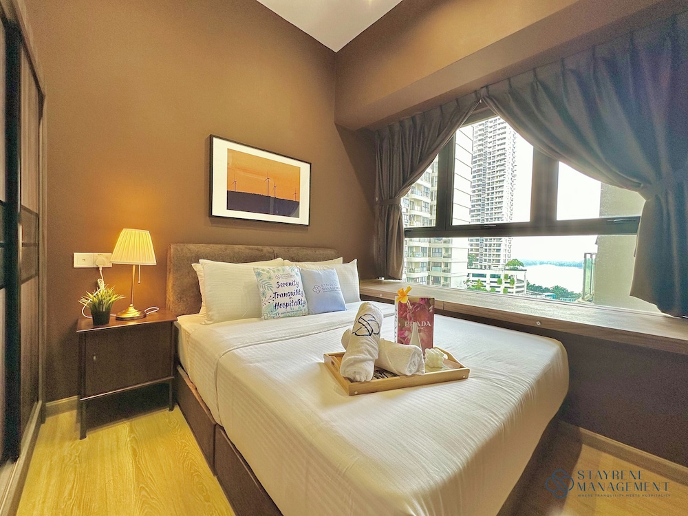 Country Garden Danga Bay Sea View Homestay by Stayrene