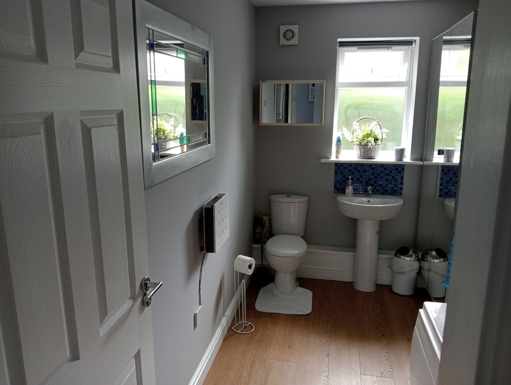 Beautiful and Secluded ,detached Garden Apartment view 2
