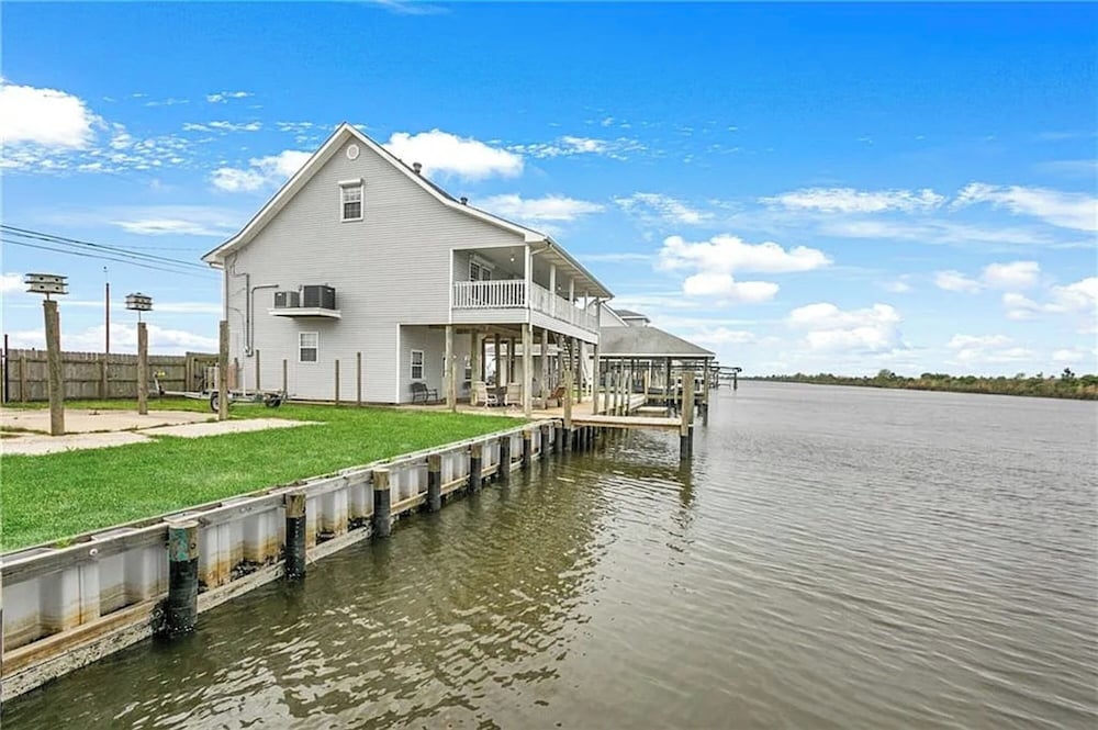 Bayou Manor