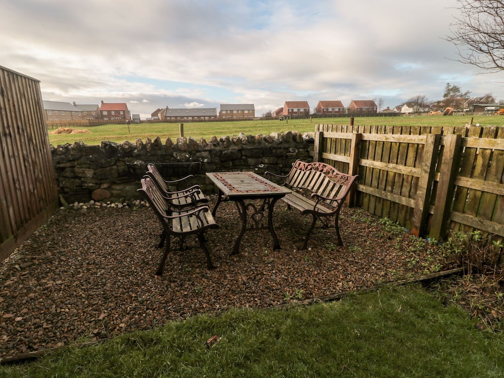 22 Longstone Park