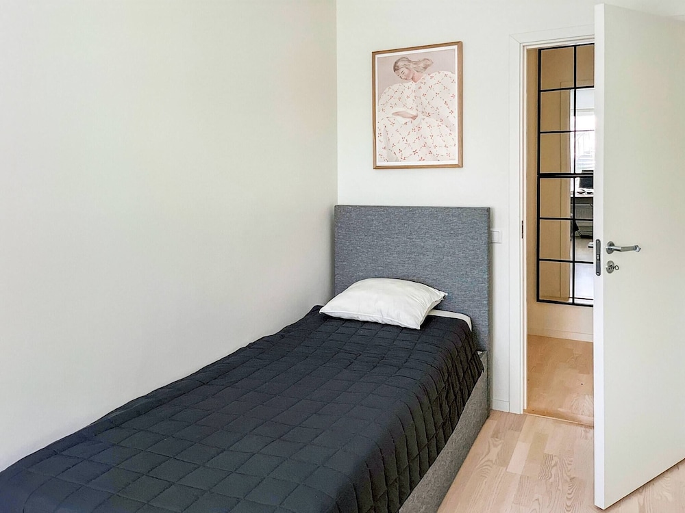 Room in Guest Room - 5 Min Walk Eurovision Hyllie view 2