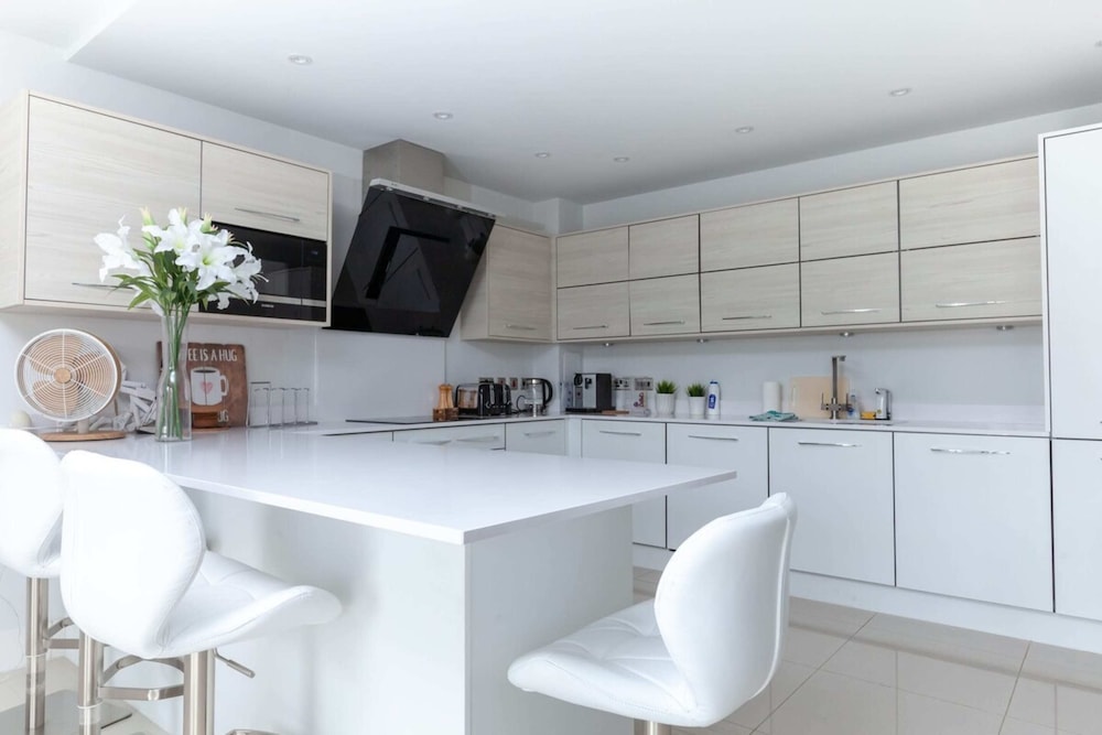 Luxurious Central Edinburgh Apartment - Sleeps 6