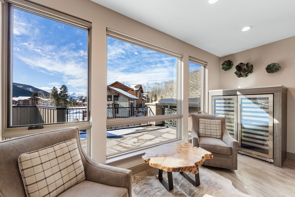 200 Caravelle Drive view 3