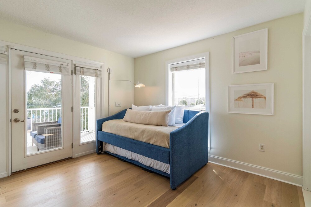 Sleeps 36 2 Homes, Walk to Beach, Priv Pool + Hot Tub Tidal Wave & Seacrest