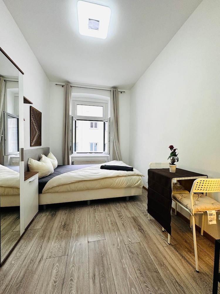 Comfy 4BR 10 Min Transport to Stadthalle